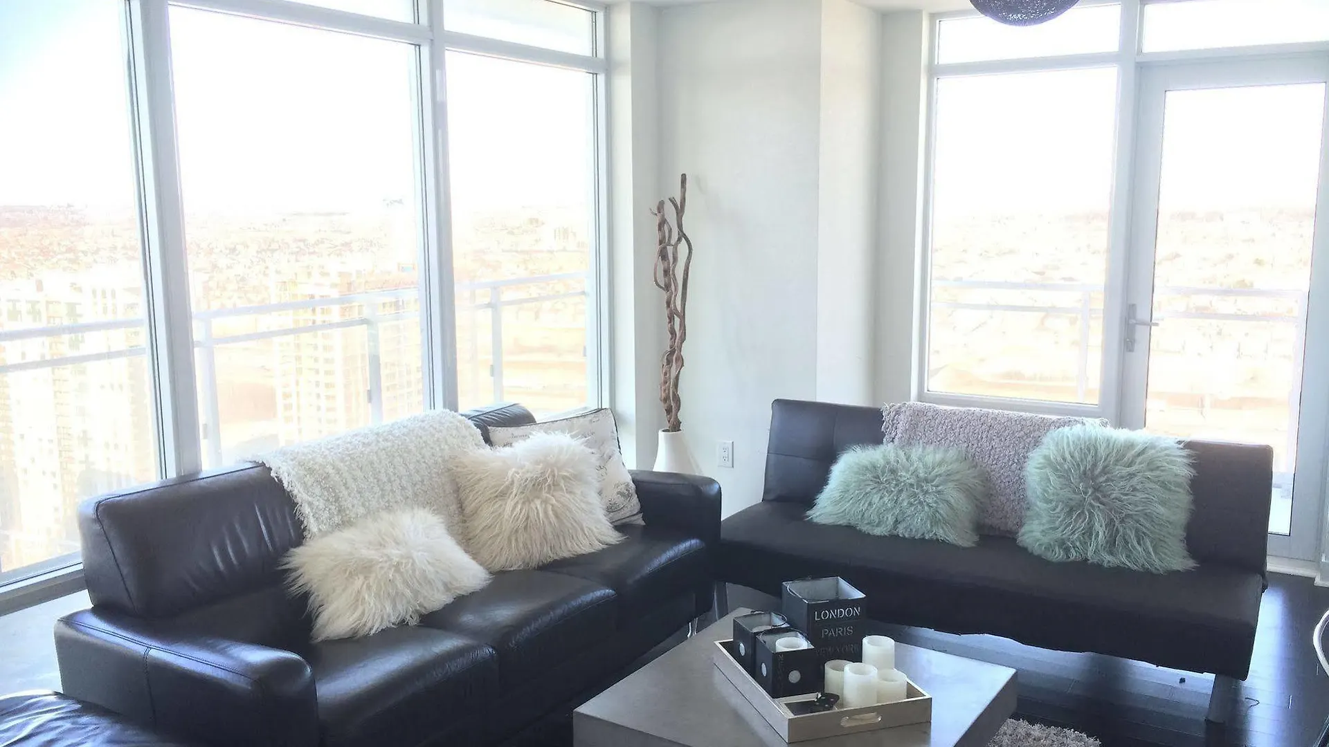 Square One Fully Furnished Suite Mississauga Apartment